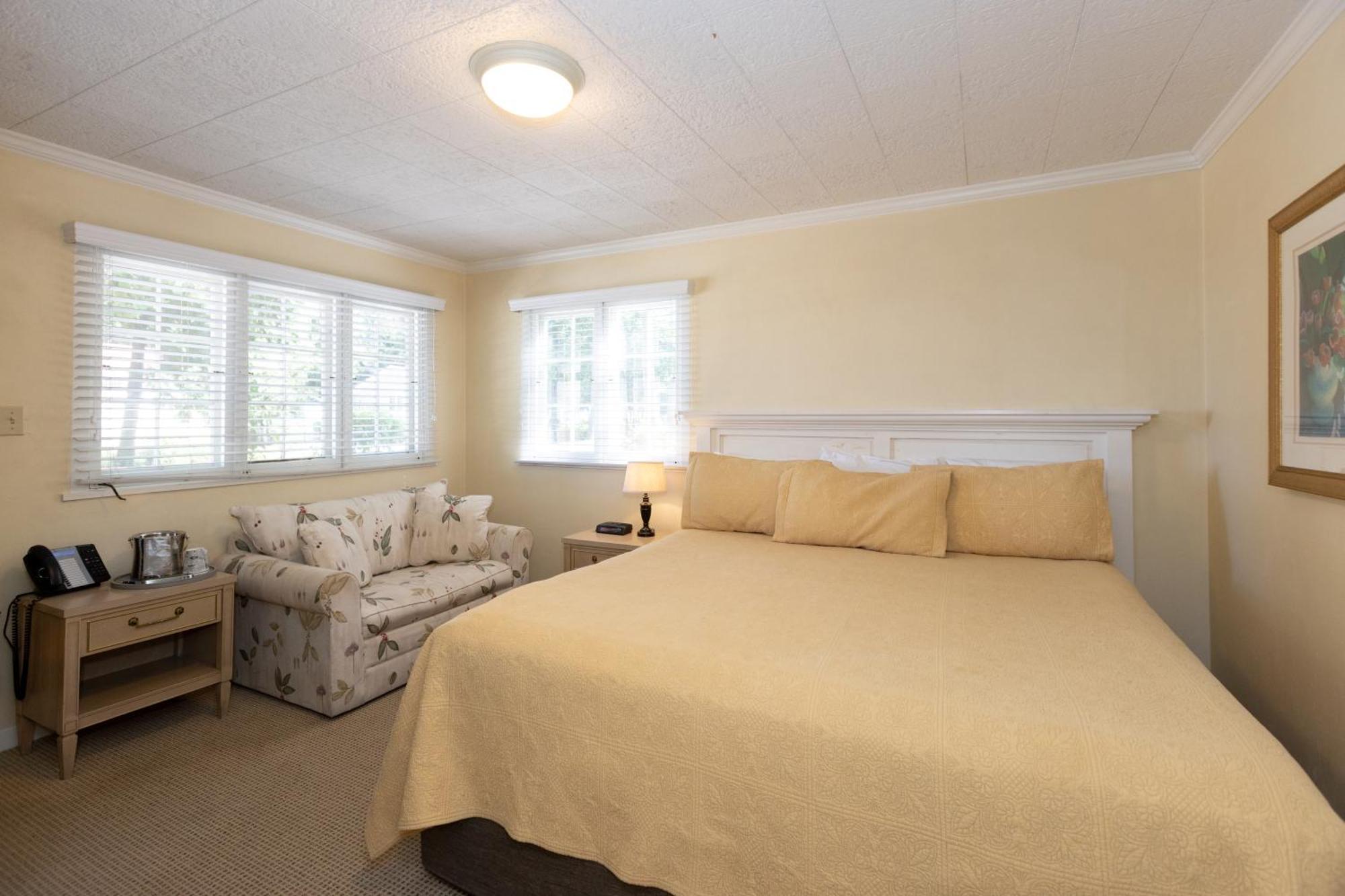 Gordon Lodge Baileys Harbor Room photo
