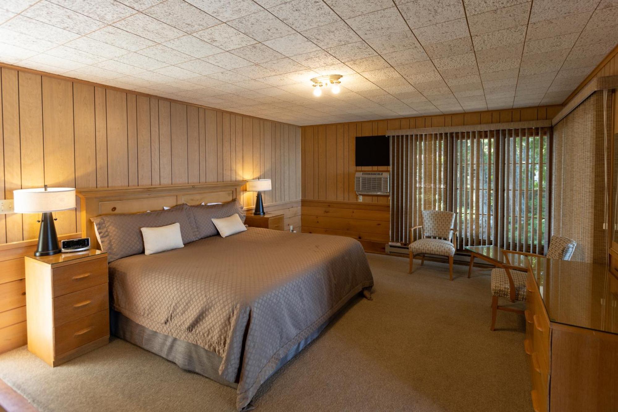 Gordon Lodge Baileys Harbor Room photo