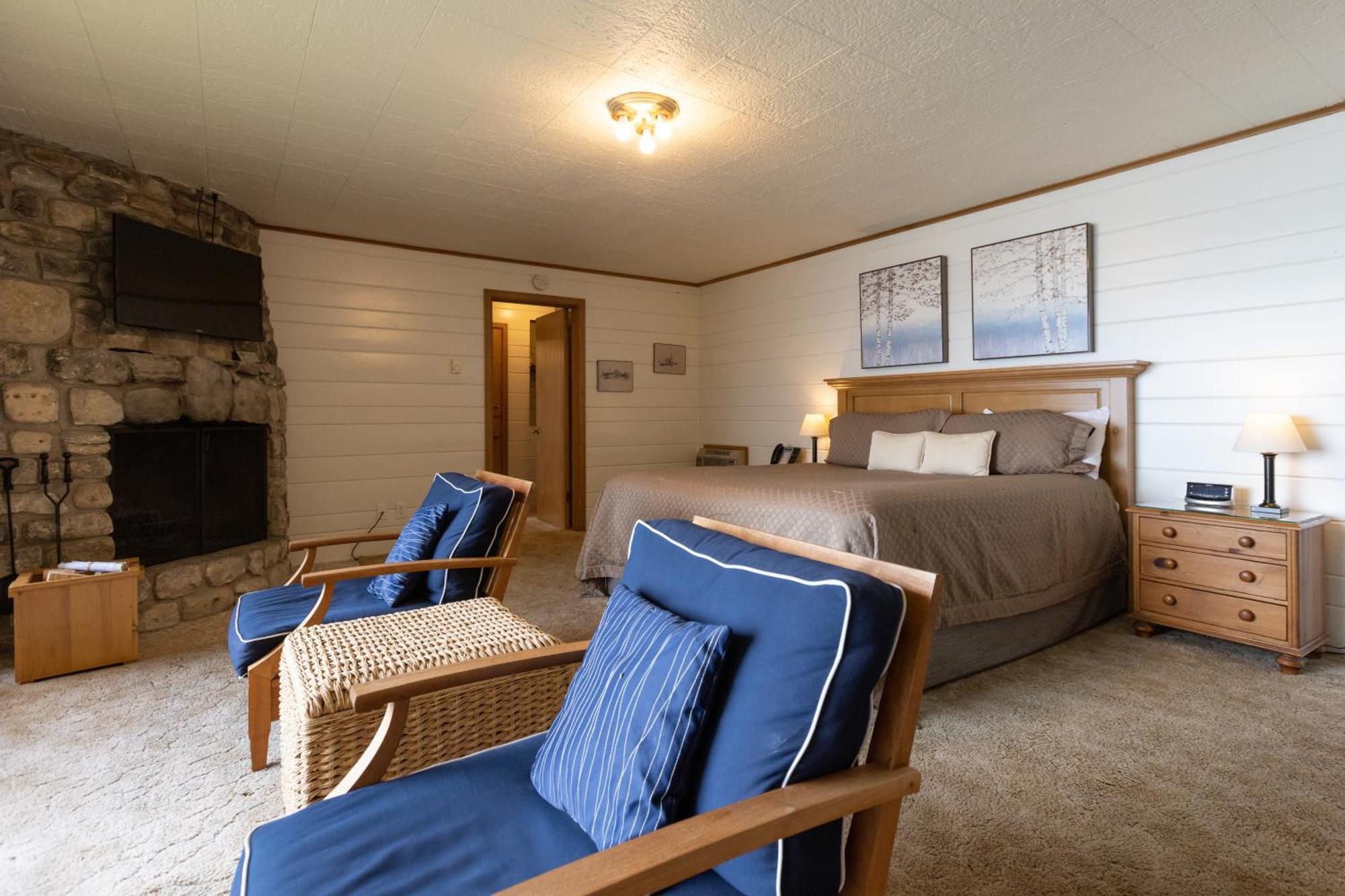 Gordon Lodge Baileys Harbor Room photo