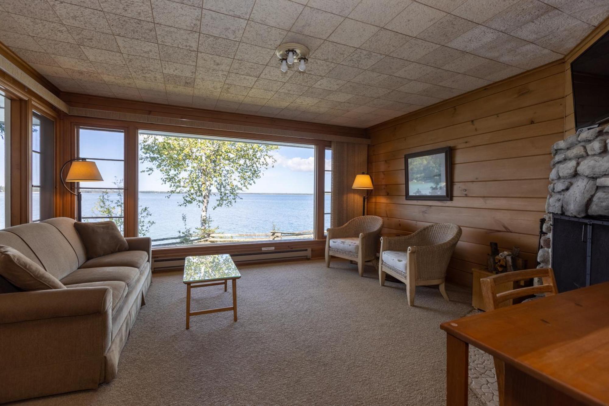 Gordon Lodge Baileys Harbor Room photo
