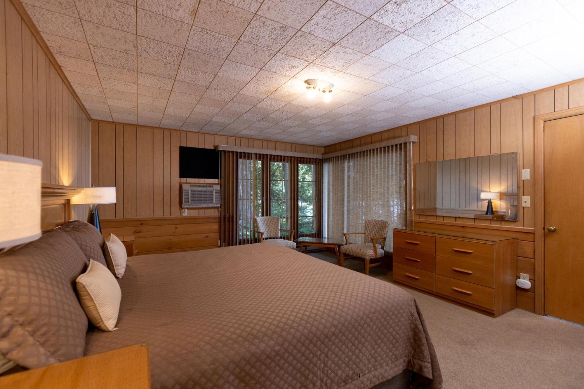 Gordon Lodge Baileys Harbor Room photo