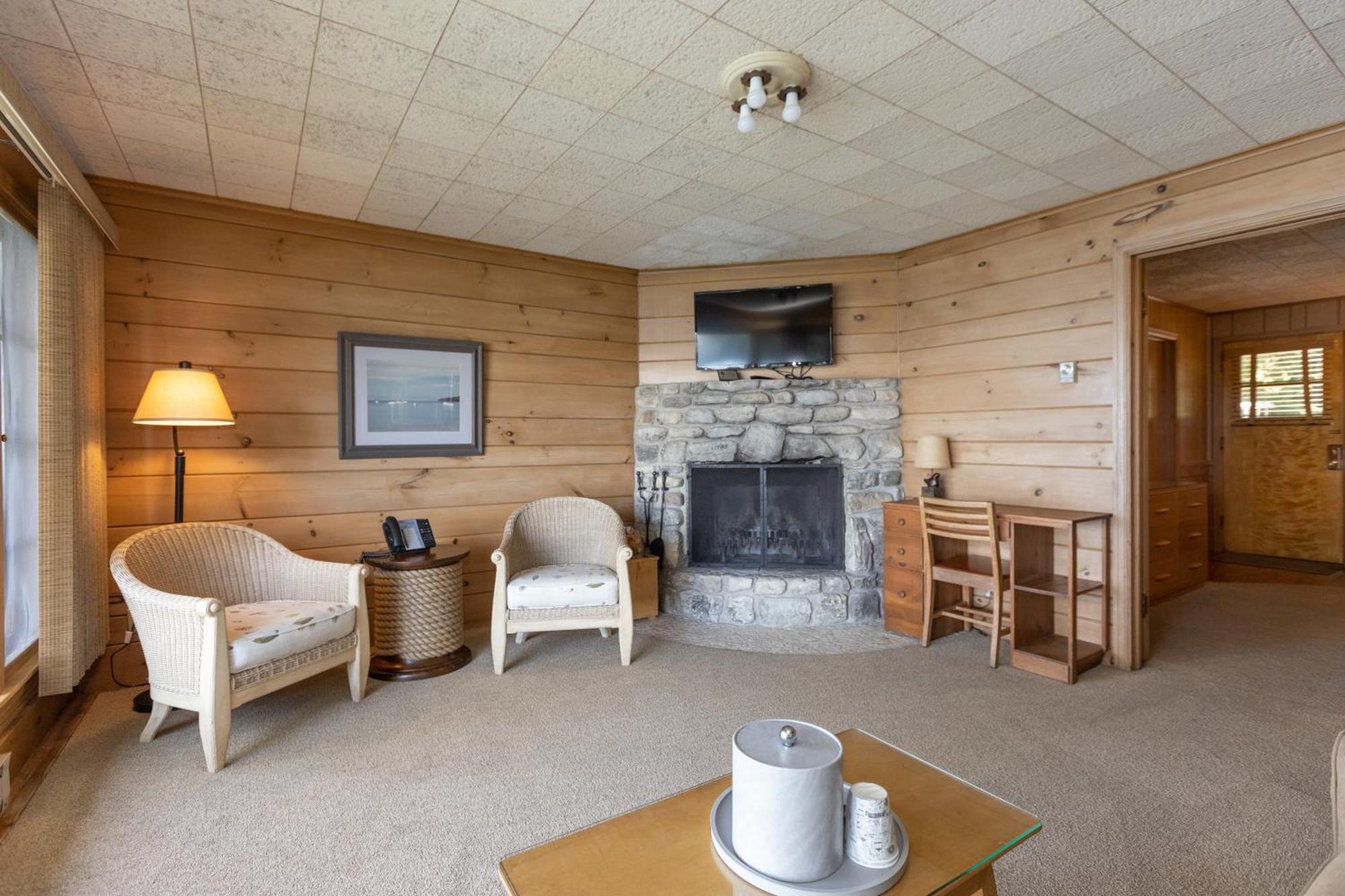 Gordon Lodge Baileys Harbor Room photo