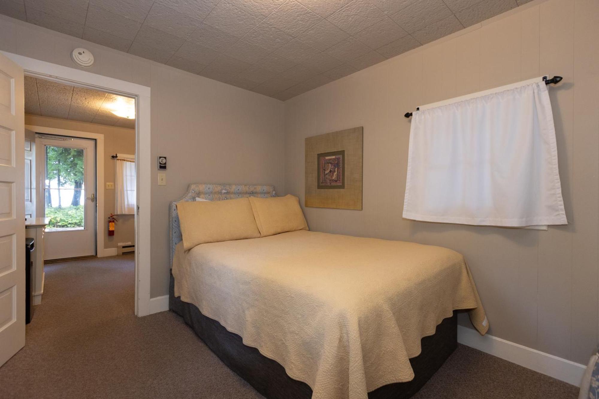 Gordon Lodge Baileys Harbor Room photo